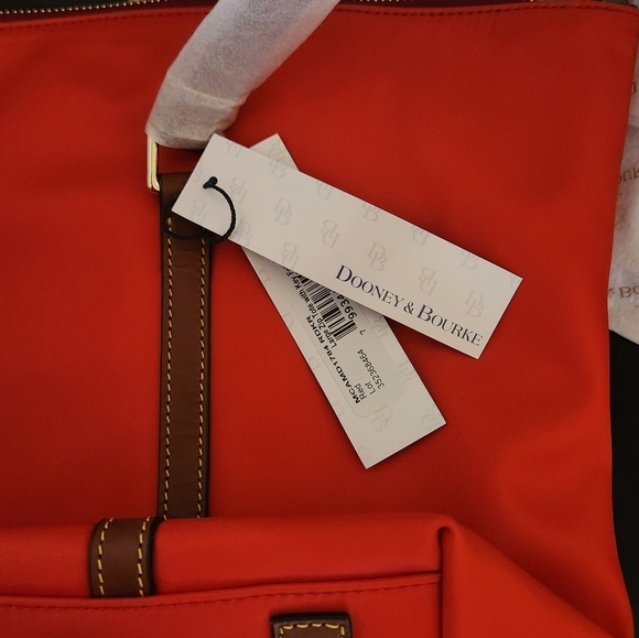 large wayfarer zip tote with accessories - Picture 6 of 9